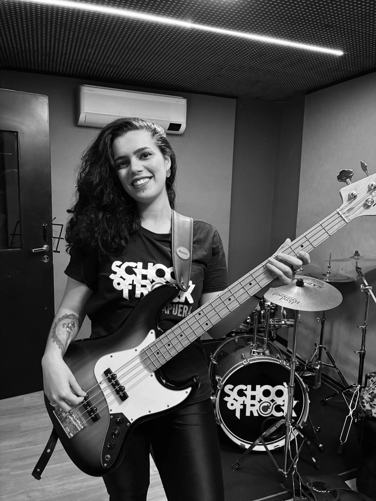 Professor de Baixo Rafaela Reoli