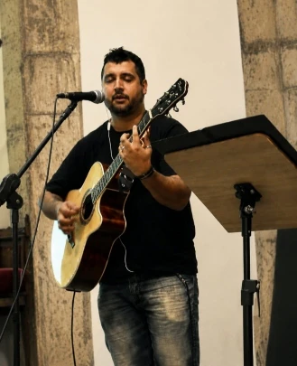Professor de Vocal, Professor de Guitarra Bruno